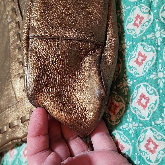 Tignanello Gold Leather Shoulder Bag - Picture 5 of 6